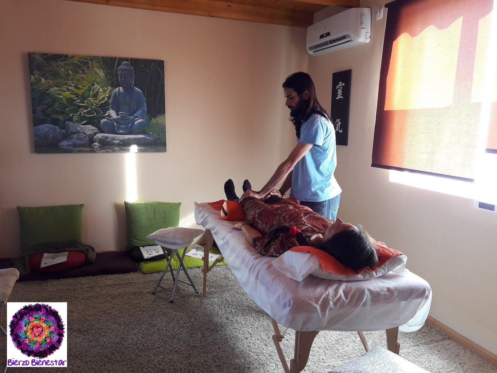 Sesión de Reiki durante el curso